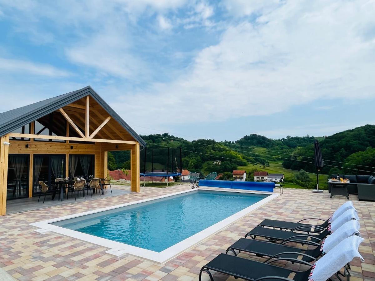 Holiday House Adamo Selno Ngoại thất bức ảnh